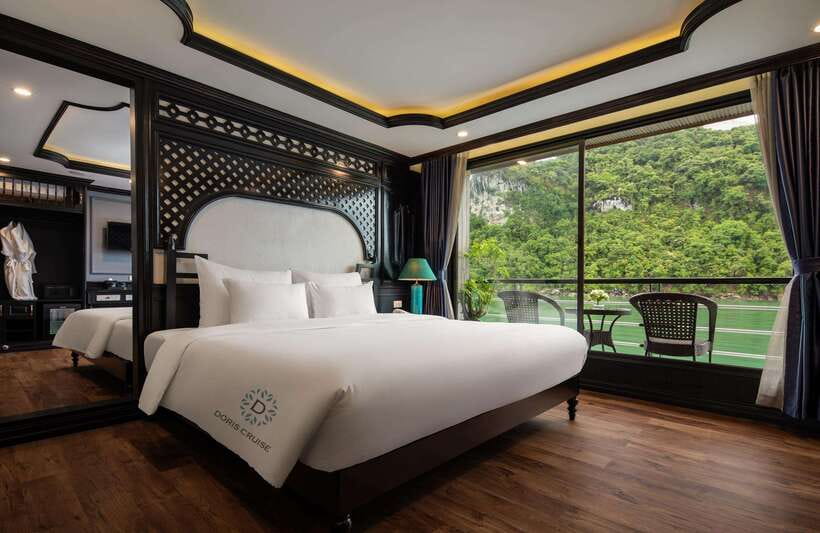 2-Day: Halong Lan Ha Bay 5 Stars Cruises w/Balcony & Bathtub - What Happens at Night: Squid Fishing, Dinner Rhythm, and the Calm Lan Ha Anchor