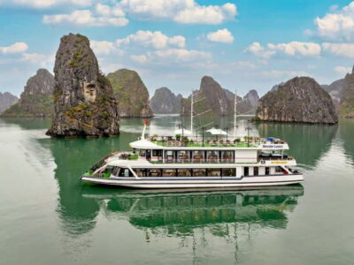 2-Day: Hanoi - Ninh Binh - Halong Bay Luxury Cruise - Trang An sampan boat: the UNESCO ride that feels like theater