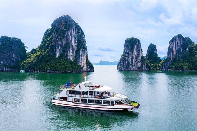 Best Halong 5 star Day Trip, inclusive,buffet,cave,kayak,transfer - Sung Sot Cave and Luon Lagoon kayaking: where the bay feels like two worlds