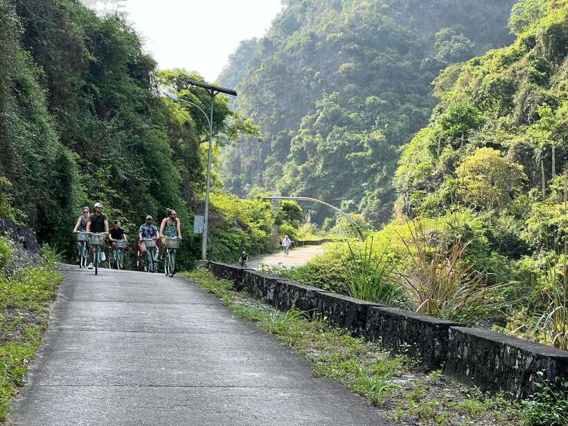 Cat Ba: Lan Ha, HaLong bay full day- biking, kayaking, lunch - Viet Hai village: Bike through rice fields and village roads