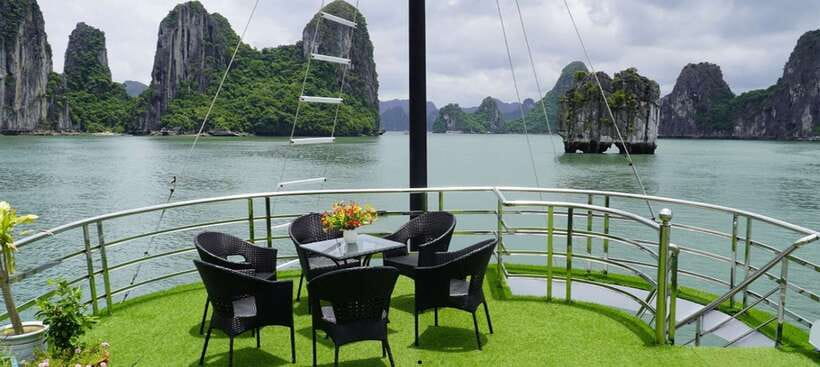 From Hanoi: 1 -Day Halong Bay Cruise With Big & Small Groups - Hanoi to Tuan Chau: the bus ride that makes or breaks the day