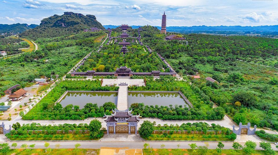 From Hanoi: Bai Dinh, Trang An, and Mua Cave Full-Day Tour - Lunch in Ninh Bình: Fuel That Keeps the Day Moving