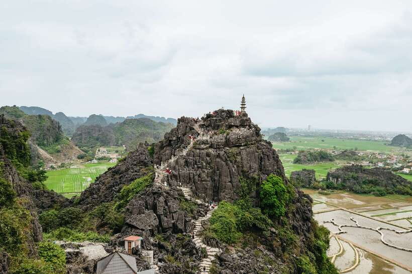 From Hanoi: Full-Day Ninh Binh Highlights Small Group Tour - Tam Coc lunch at a bungalow by the river (with vegan option)