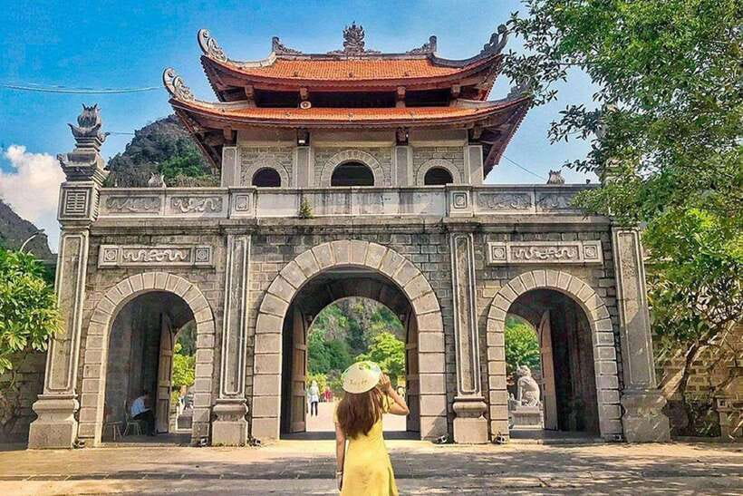 From Ninh Binh: Hoa Lu, Bai Dinh, Trang An, & Mua Cave Tour - Lunch at Midday: Vietnamese Comfort Food Plus Vegetarian Options