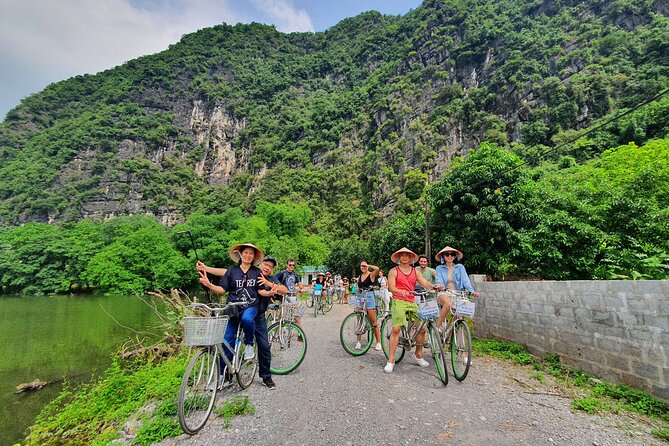 Full-Day Tour Hoa Lu, Tam Coc Boat Trip and Mua Cave - Tam Cốc bamboo boat trip: caves, rice fields, and the best slow sightseeing of the day