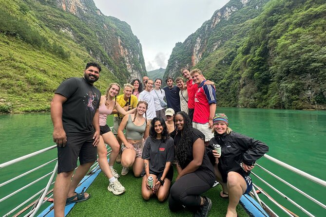 Ha Giang Loop 3 days Small group- From Ha Noi - Day 2: Ma Pi Leng Pass and the Nho Que River Boat Ride (The Big Day)