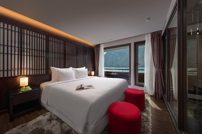 Halong Bay 2 Days 1 Night Cruise - Kayaking and bamboo boat: when the scenery becomes personal