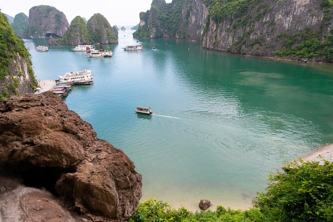 Halong Bay 2 Days 1 Night Traditional Boat - Food on the boat: included meals you don’t have to hunt for