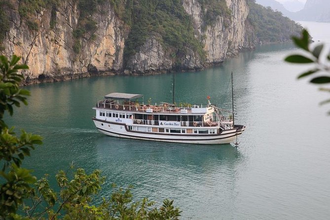 Halong Bay 2D1N BEST CRUISES All-Inclusive: Transfer, Meals, Kayak, Cave, Island - Day 2: Cua Van Kayaking and the Second Cave Choice