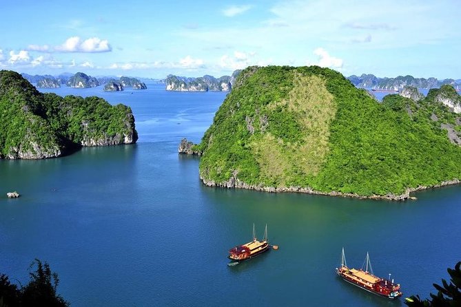 Halong Bay Full Day with Kayaking, Hiking viewpoint, Cave - Deluxe To Luxury - A tour that stays organized: the human factor