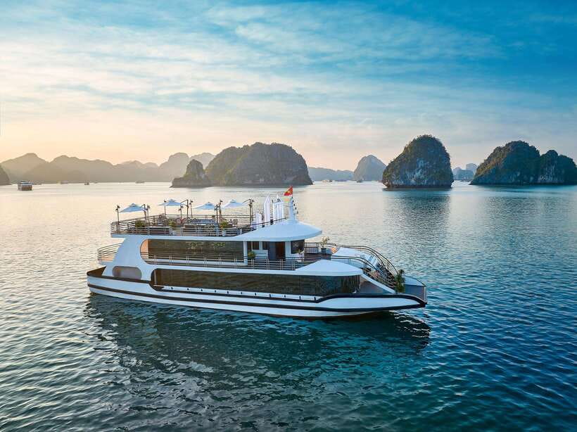 Halong Bay: Luxury Day Cruise with Buffet, Kayak, Swim - Halong Bay in a single day: what you really get