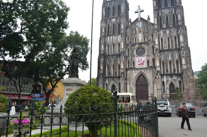 Hanoi: 7 Tasting Street Food Walking Tour and Train Street - Key things to know before you go