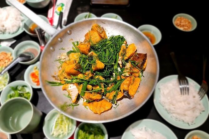 Hanoi: 7 Tasting Street Food Walking Tour and Train Street - What you’ll eat and drink: Hanoi classics, not tourist-only snacks