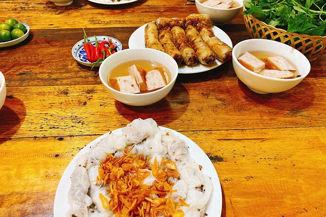 Hanoi: 7 Tasting Street Food Walking Tour and Train Street - Price and value: $35 for a full evening of tastings