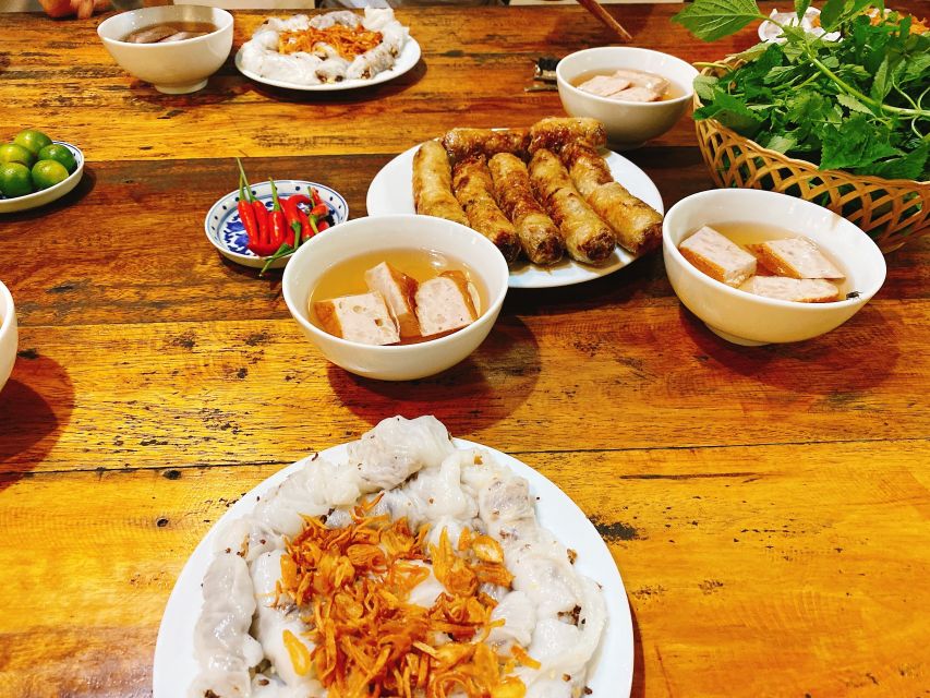 Hanoi: 7 Tastings Street Food Tour with Train Street - Hidden Alleys at Night: Why the Route Matters