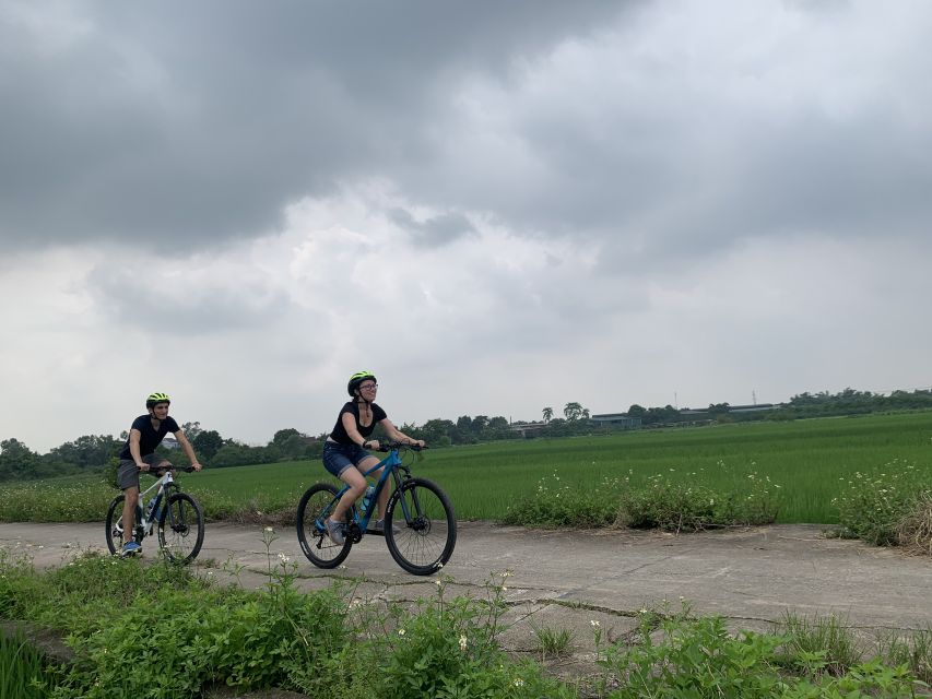 Hanoi: Bike Tour Through Hidden Gems and Banana Island - Long Bien Bridge: a historic ride with modern-day river views