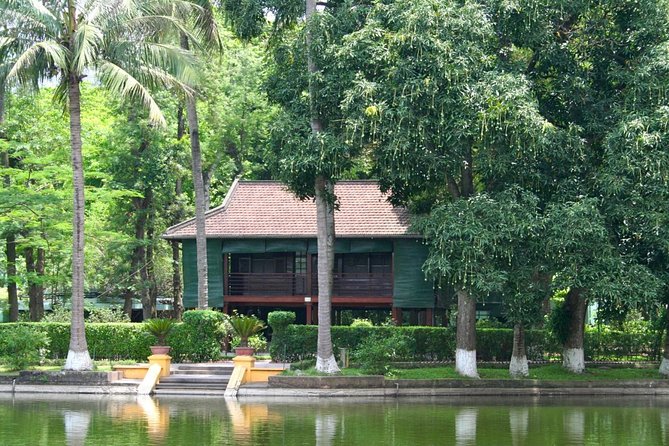 Hanoi City Half Day Private Tour: Hidden Corners & Train Street - Dong Xuan Market and Long Bien Bridge: useful context between big sights