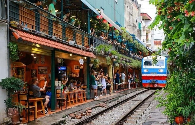 Hanoi: Eat Like a Local Small Group Street Food Tour - Getting Started at 33 Ngo Huyen: The Old Quarter Kickoff