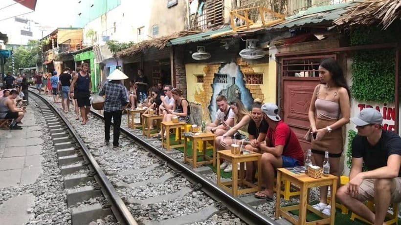 Hanoi: Eat Like a Local Small Group Street Food Tour - Drinks, Dessert, and the Moment Your Belly Finally Says Enough