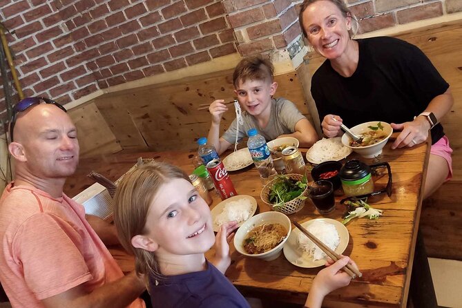 Hanoi Food Tours - Choosing lunch vs dinner: timing changes the Old Quarter experience