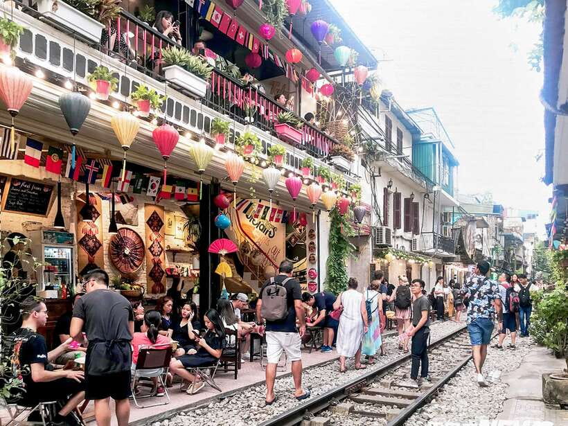 Hanoi: Guided Food Tour with Train Street Visit - Train Street Up Close: How You Maximize Your Odds
