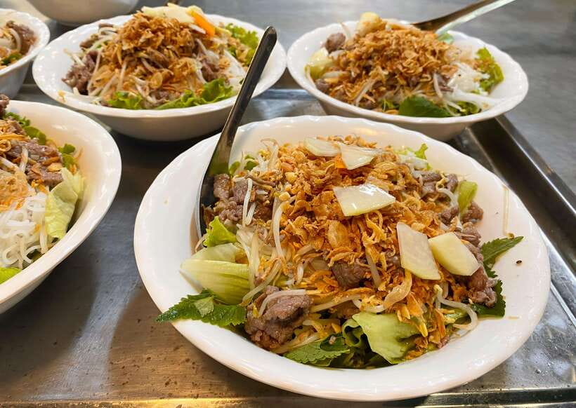 Hanoi: Guided Street Food Tour with Train Street Experience - Street Food Stops: Banh Cuon, Banh Xeo, Kem Xôi and More