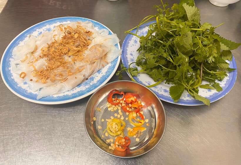 Hanoi: Guided Street Food Tour with Train Street Experience - How the Guide Makes the Food Make Sense