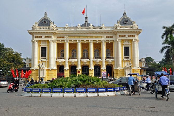 Hanoi Highlights: Half-day City Tour - Tran Quoc Pagoda: 30 minutes of calm by the water