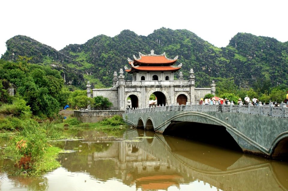 Hanoi: Hoa Lu, Trang An, and Mua Cave Full-Day Trip - Trang An UNESCO boat trip: the calm contrast to stairs and bikes