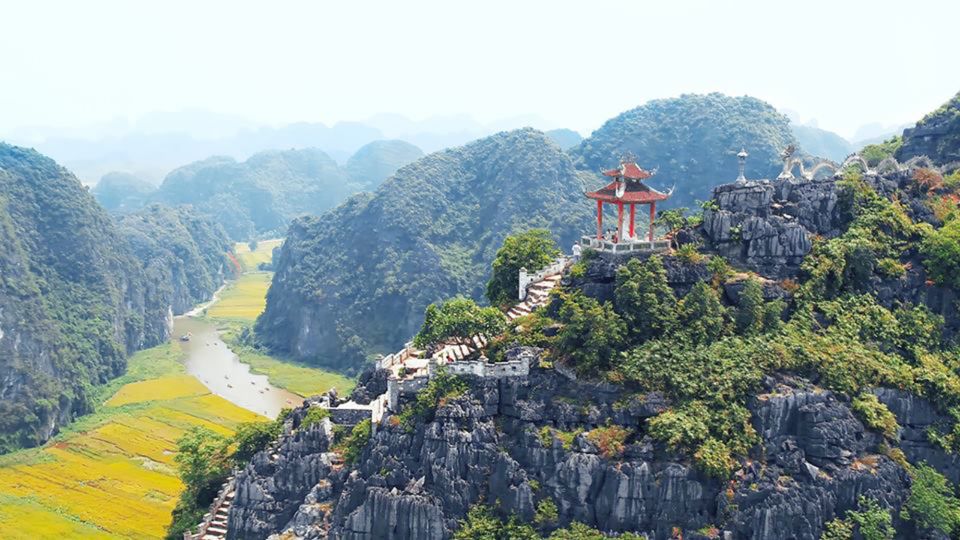Hanoi: Hoa Lu, Trang An Caves & Mua Cave Day Trip and Lunch - Trang An by boat: Sang, Toi, Ba Giot, and Nau Ruou caves
