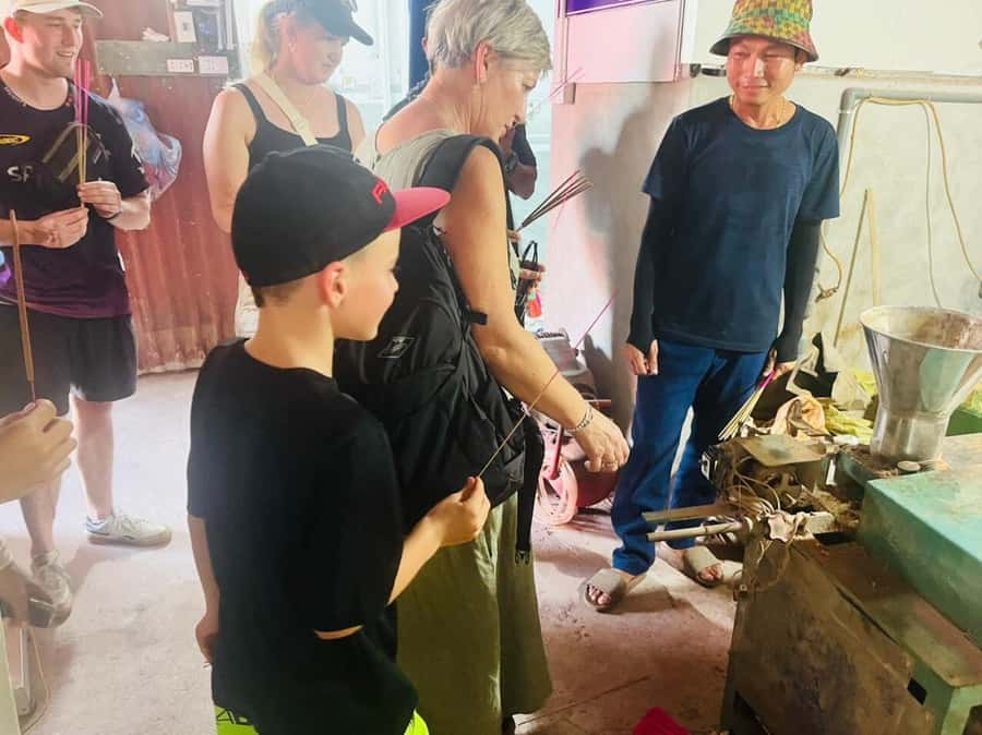 Hanoi: Incense Village, Hat, Lacquer, & City Highlights Tour - Smells, Materials, and What to Bring (So It’s Comfortable)