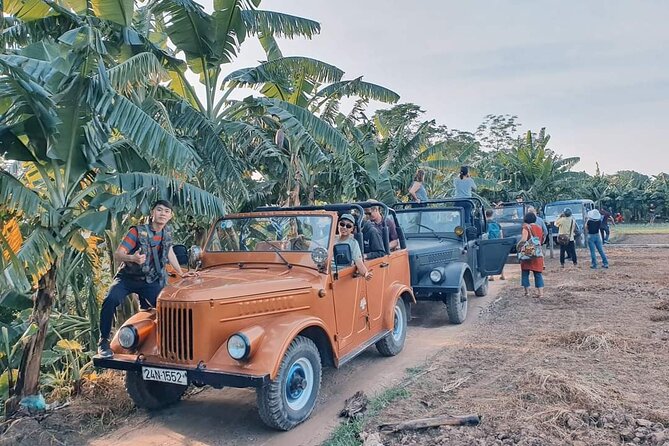 Hanoi Jeep Tour: Red River Countryside+ Backstreet+ Train-street - Bến Mậu Lake and residential backstreets: the most “real life” feeling