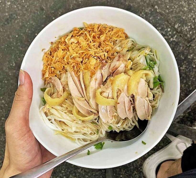 Hanoi: Michelin Guide Street Food Walking Tour - Egg Coffee in an Alley: The Finale That Gets Everyone Smiling
