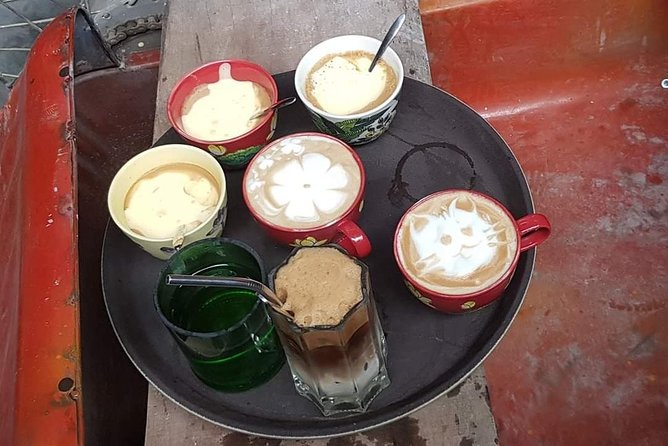 Hanoi Motorbike Tour: Food, Culture and Fun by Vintage Motorbike - Stop 1 at Chợ Trời: Your 90 Minutes of Hanoi Side Streets