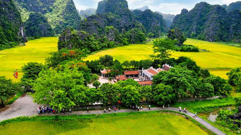 Hanoi/Ninh Binh: 1-Day Tam Coc/Trang An, Hoa Lu & Mua Caves - Two river choices: Tam Coc caves or the Trang An complex by sampan