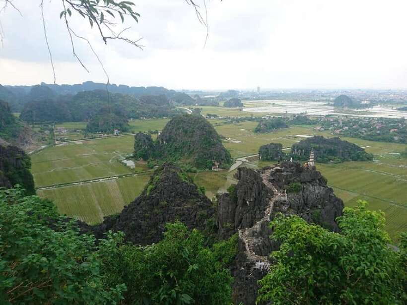 Hanoi: Ninh Binh, Bai Dinh/Hoa Lu, Trang An, & Mua Cave Tour - Lunch at a local buffet: where you fuel up for the afternoon