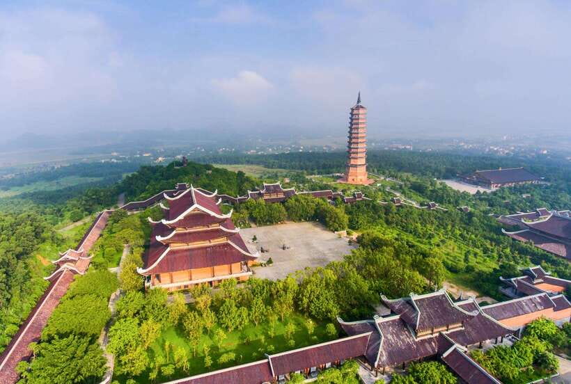 Hanoi: Ninh Binh, Trang An, Mua Cave and Bai Dinh Pagoda - Trang An Scenic Landscape by sampan: tunnels, temples, and a movie set vibe