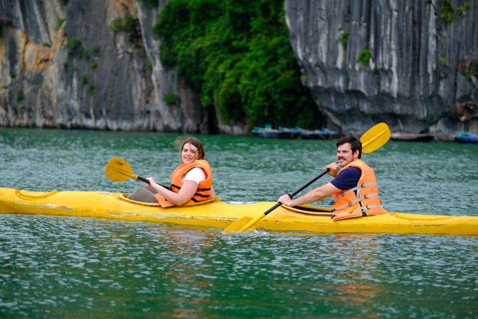 Hanoi: Roundtrip Halong Bay Islands, Caves, Kayaking & Lunch - Return to Hanoi: the day closes cleanly