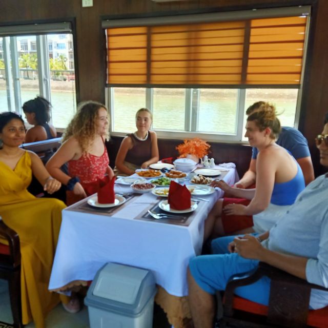 Hanoi: Roundtrip Halong Bay Islands, Caves, Kayaking & Lunch - Seafood lunch on board: a practical break in the middle
