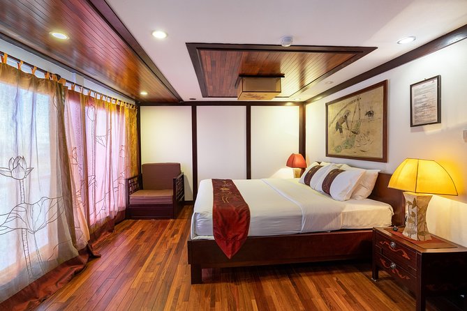 Indochina Sails Halong Bay - The junk boat experience: comfort is part of the sightseeing