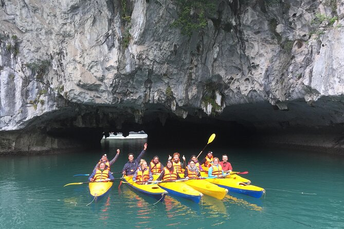 Lan Ha - Ha Long Bay - Dau Be island 2D/1N from Cat Ba in less touristy areas. - Dau Be Island and Ba Trai Dao Beach: the calm after the waterwork