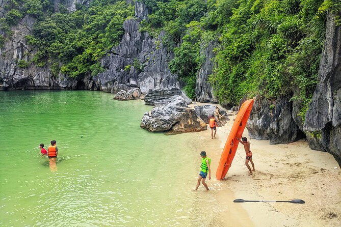 Lan Ha - Ha Long bay with local experts (small group guaranteed) - The Guide Makes the Difference (Ask for Their Favorites)
