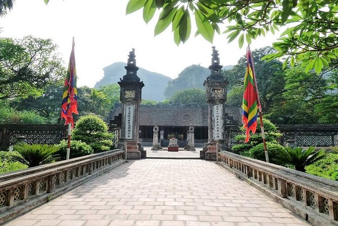 Luxury Ninh Binh: Hoa Lu - Mua Cave - Tam Coc Day Tour from Hanoi - Lunch included: why that matters more than you think