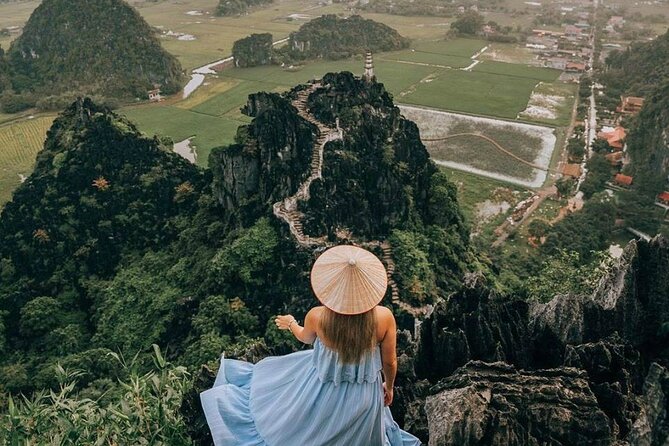 Luxury small Group Hoa Lu - Tam Coc - Mua Cave Max 6 - 8 pax/tour - Mua Cave viewpoint: enjoy it, then respect the steps