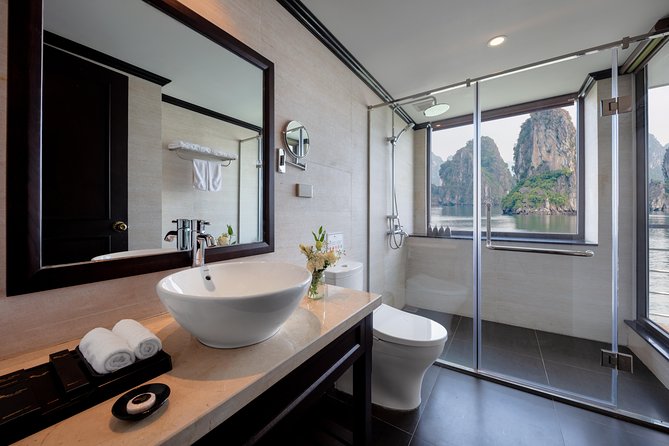 Mon Chéri Cruise 5 star: Unique 2 Days Tuan Chau - Halong bay - Lan Ha Bay - A Scenic Ha Long Bay Stretch (2.5 Hours) for Pictures and Pace