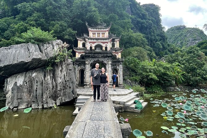 Ninh Binh 2 Days 1 Night - Small Group Tour From Hanoi - Day 2 Morning: Van Lam Market by Bike and Bich Dong Pagoda
