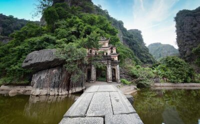 Ninh Binh Day Trip: Bai Dinh-Trang An-Mua Cave, Buffet, Boat, Bus - Bai Dinh Pagoda: records in stone and bronze