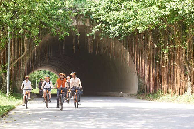 Ninh Binh Day Trip: Bai Dinh-Trang An-Mua Cave, Buffet, Boat, Bus - The guide experience: why the day feels organized