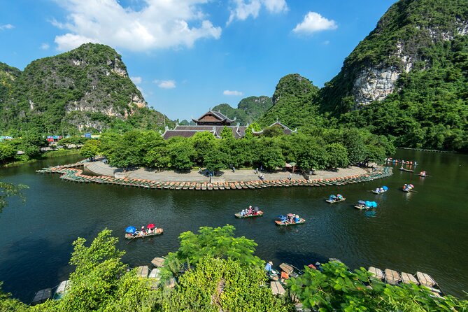 Ninh Binh Day Trip: Hoa Lu-Trang An/Tam Coc-Mua Cave-Cycling-Boat - Mua Cave and the 500 steps to Ngoa Long mountain