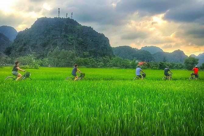 Ninh Binh Tour Bai Dinh Trang An Mua Cave Small Group Limousine - Small-group reality: up to 20 people, still big-site crowd energy
